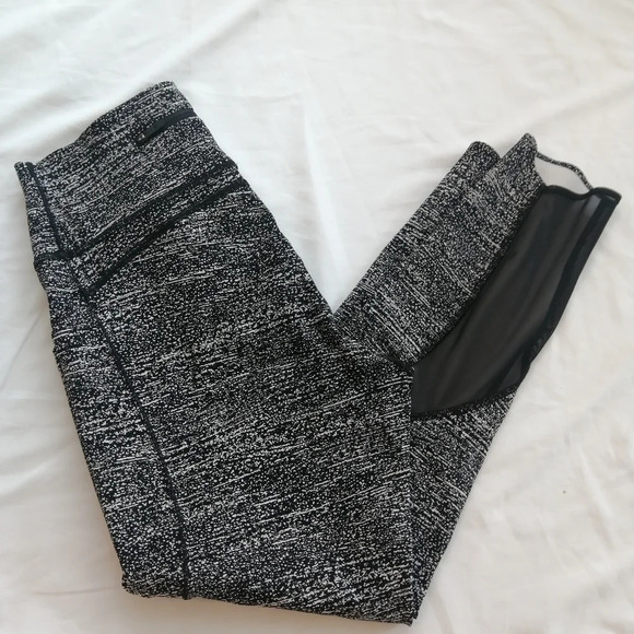 Lululemon Pace Perfect 25" Leggings with Mesh Cutouts in Air Time White Black 10 - Picture 6 of 16